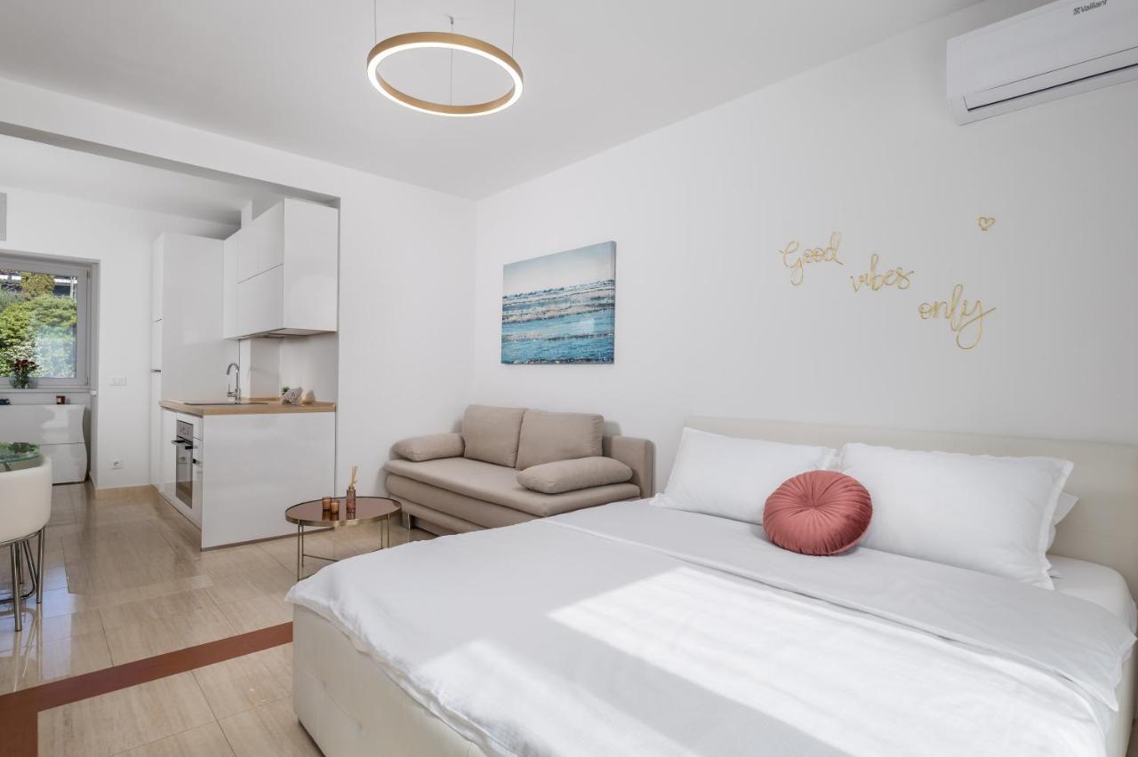 Luxury Studio Apartment Honeymoon セルツェ エクステリア 写真