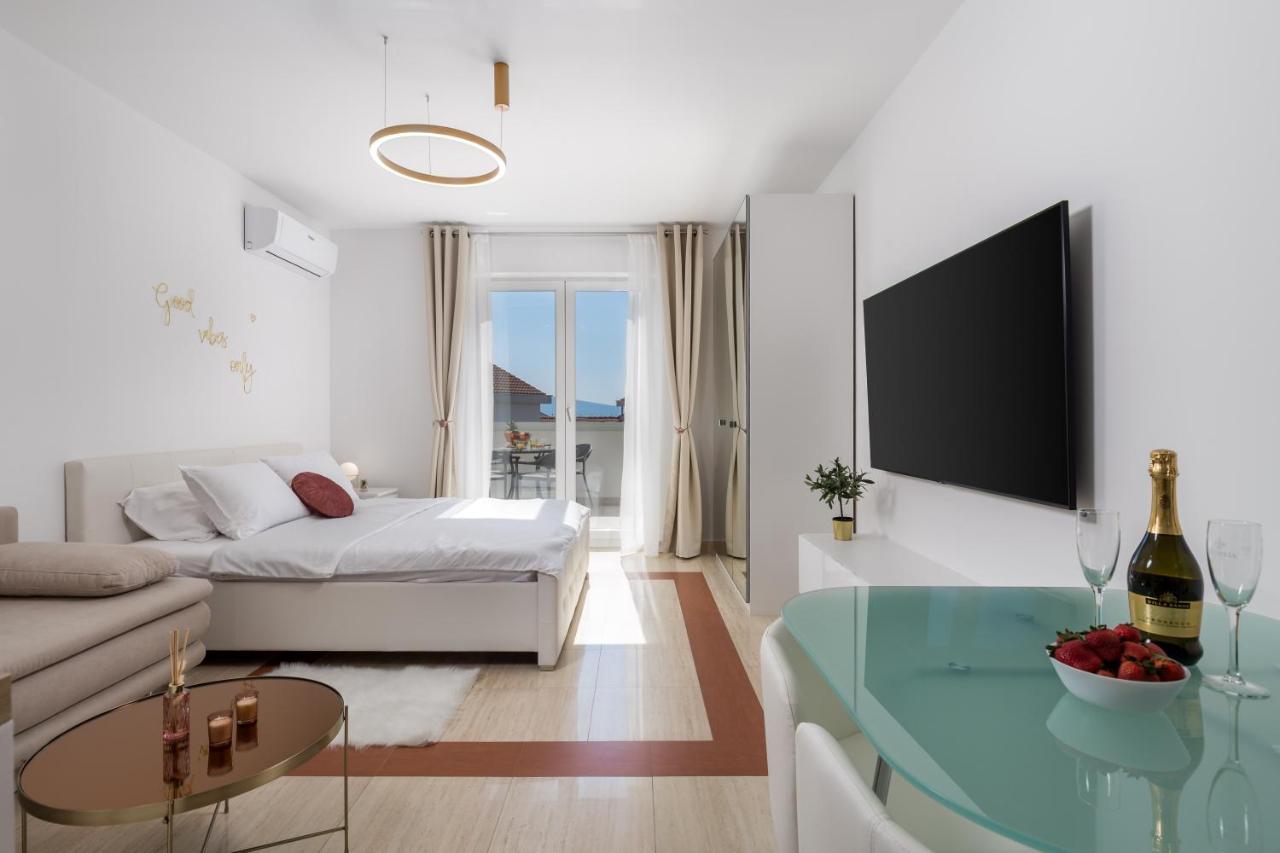 Luxury Studio Apartment Honeymoon セルツェ エクステリア 写真